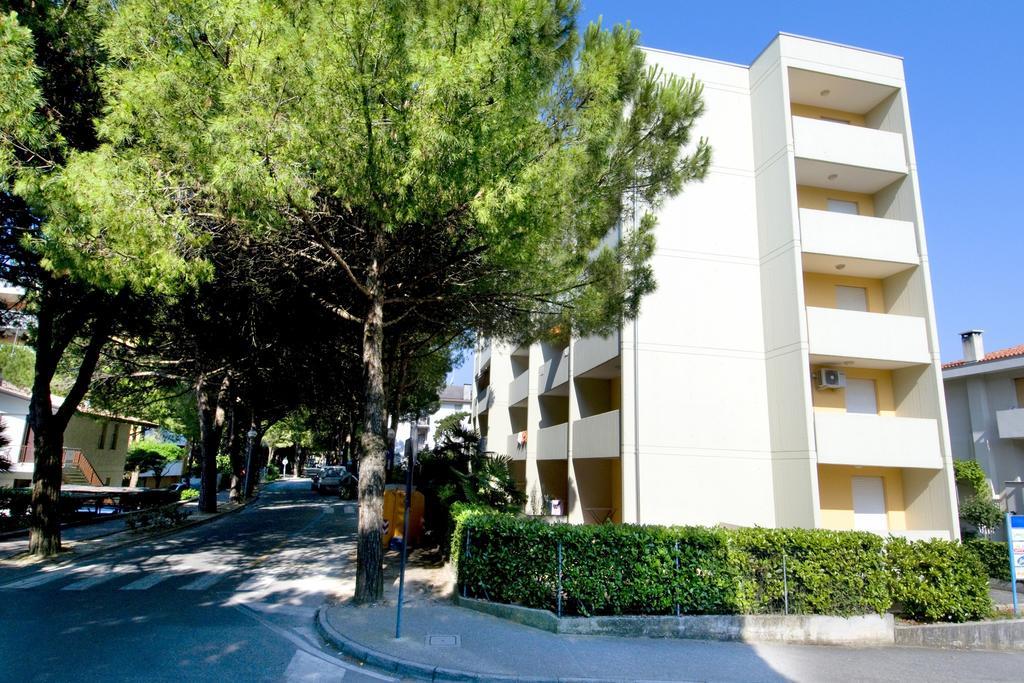 Cinzia Apartment Bibione Bagian luar foto